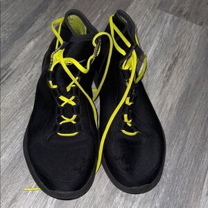 UNDER ARMOR UNISEX Black and Yellow Athletic Shoes